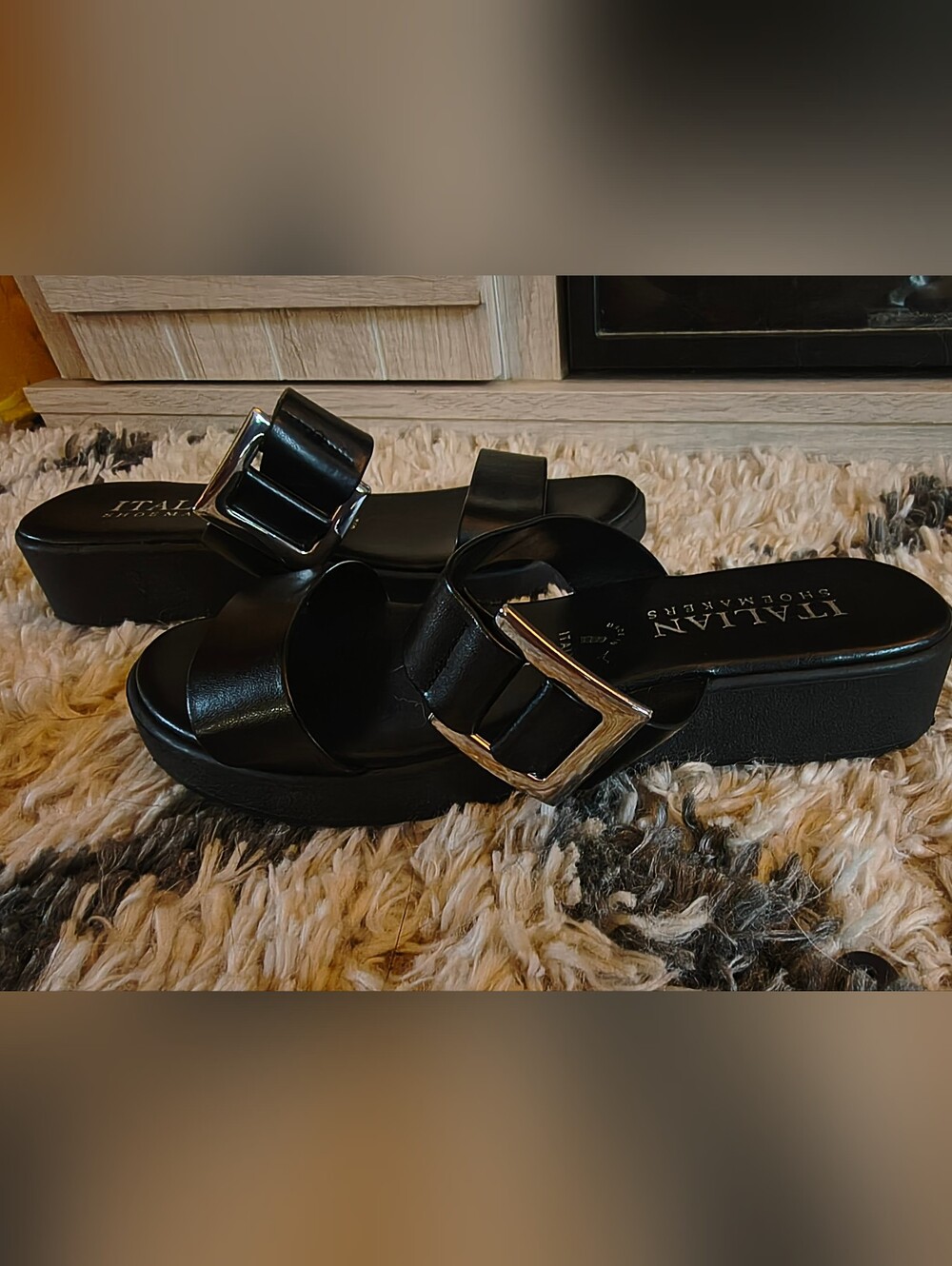 Italian Shoemakers Women's Black Slide Sandals - Picture 5 of 7